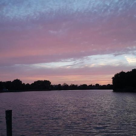 Hotel Restaurant Lakeside Uithoorn Esterno foto